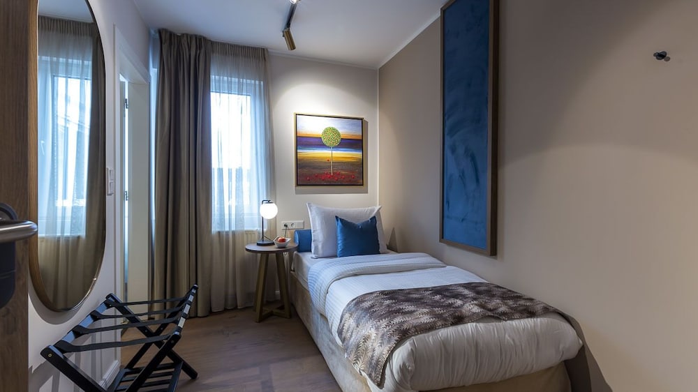 Classic Single Room
