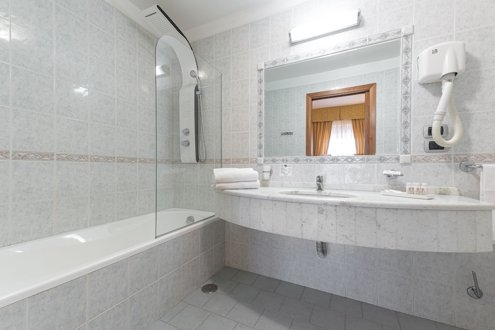 Quadruple Room - Photo 5