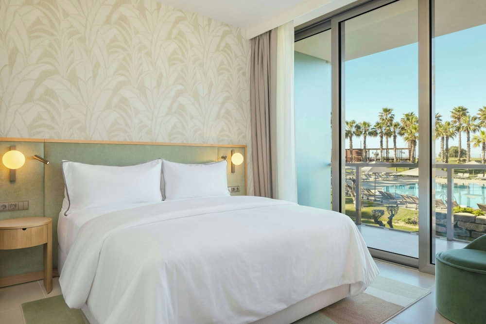 Junior Suite, 1 King Bed with Sofa bed, Pool View - Photo 3