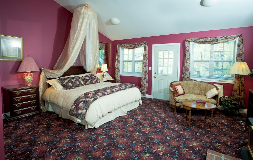 Luxury Room, 1 King Bed, Jetted Tub, River View photo 3