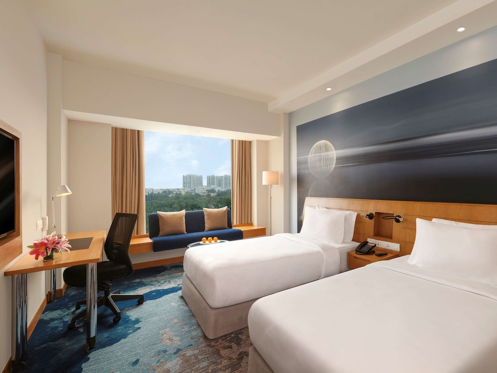 Premier Room, 2 Twin Beds, Executive Level - Photo 8
