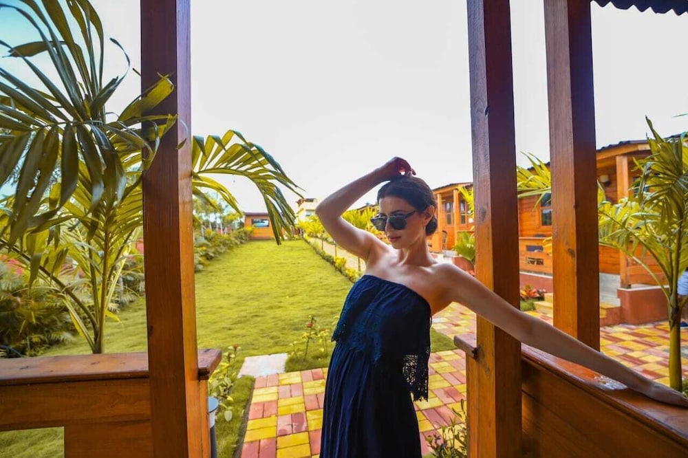 Deluxe Wooden Cottage with AC - Photo 3