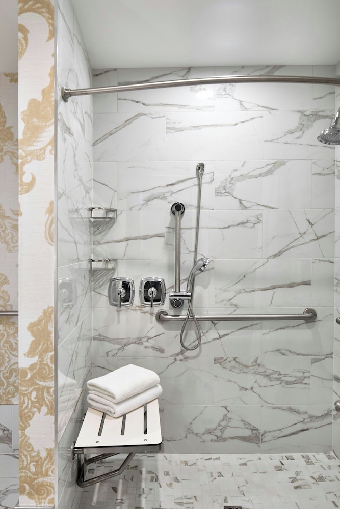 Standard Double (Mobility & Hearing Accessible with Tub) - Photo 3