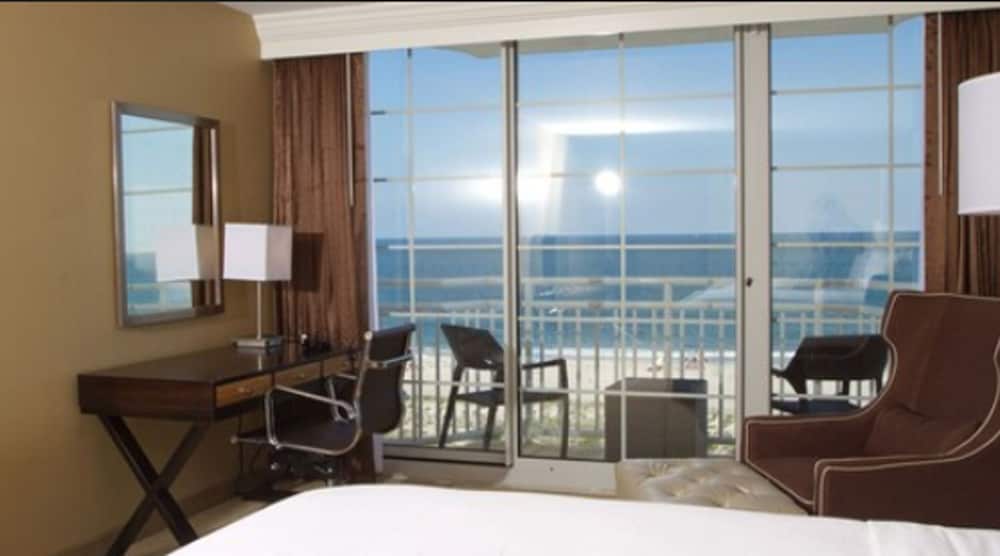 Junior Suite, 1 King Bed with Sofa bed, Ocean View photo 3