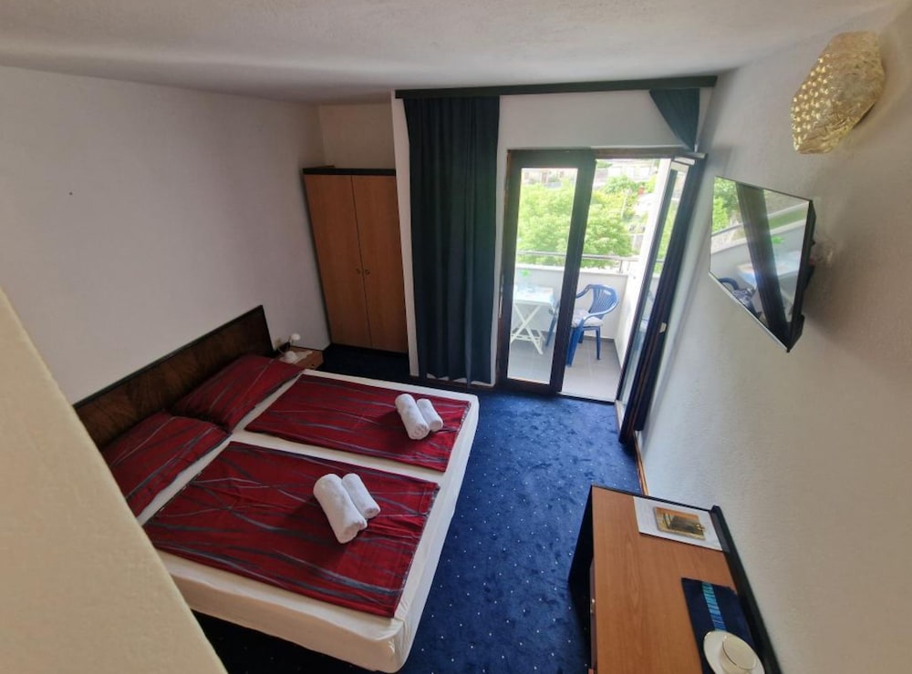 Double Room (Double room with Balcony) photo 3
