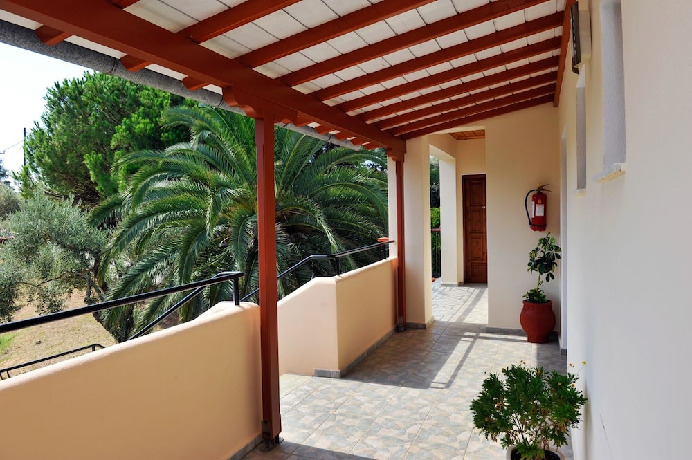 Studio, Pool View photo 2