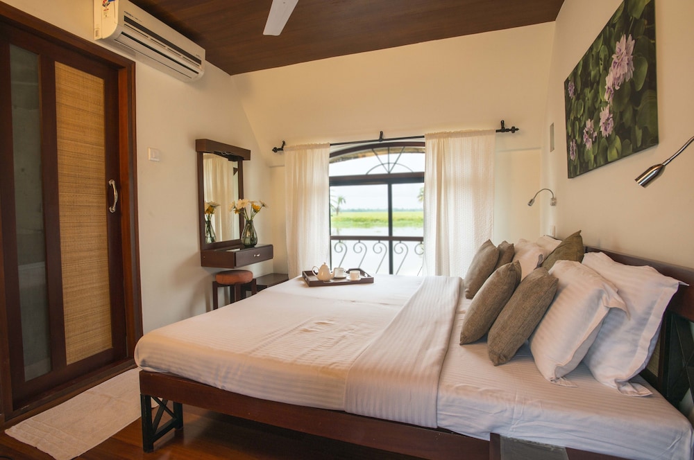 3 Bedroom Houseboat MZ photo 1
