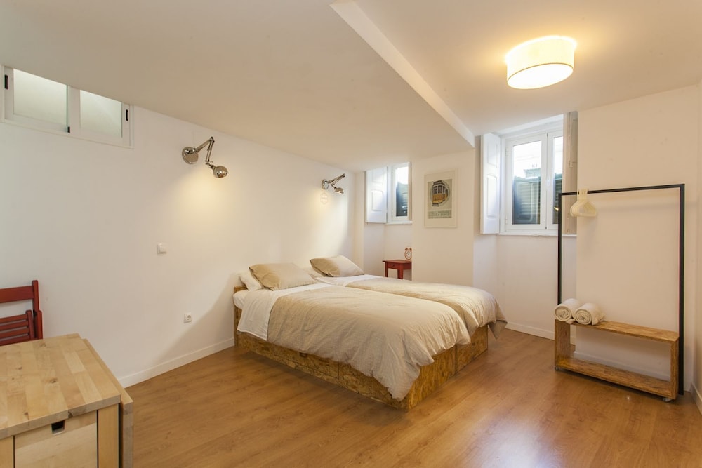 Studio, 2 Twin Beds