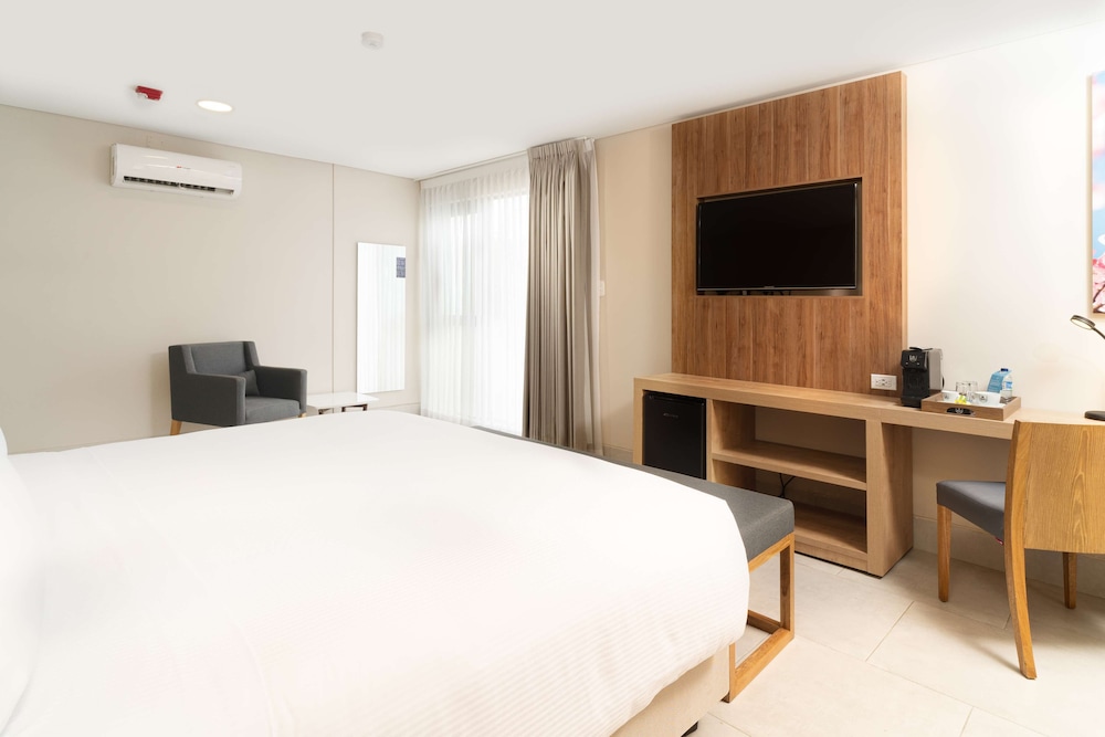 Room, 1 King Bed, Balcony
