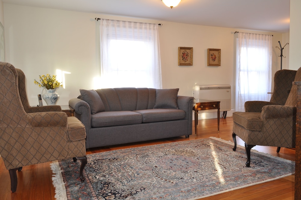 Signature Suite, 1 Queen Bed with Sofa bed, Non Smoking, Kitchenette