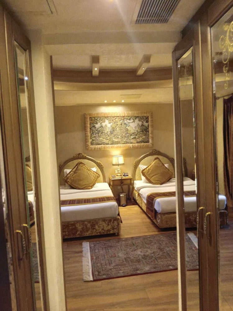 Deluxe Twin Room photo 3