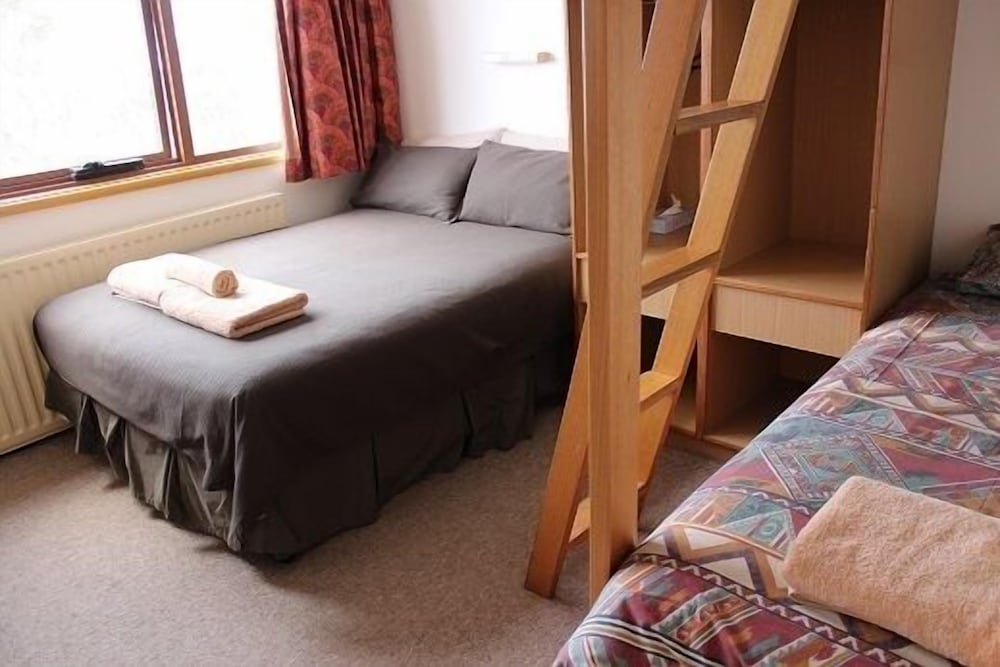 Standard Room, Non Smoking (4 Share Room: 2 Nights) Breakfast, Lunch and Dinner Transfers included photo 1