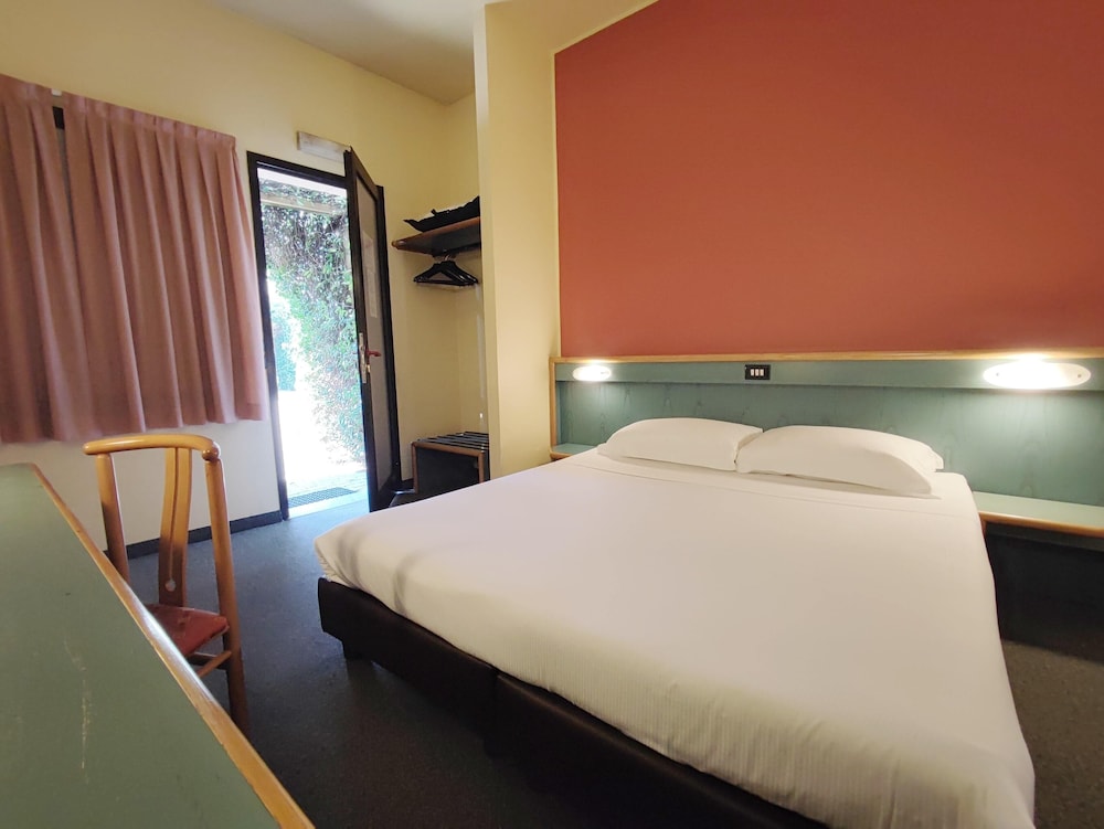 Economy Double Room Single Use photo 1