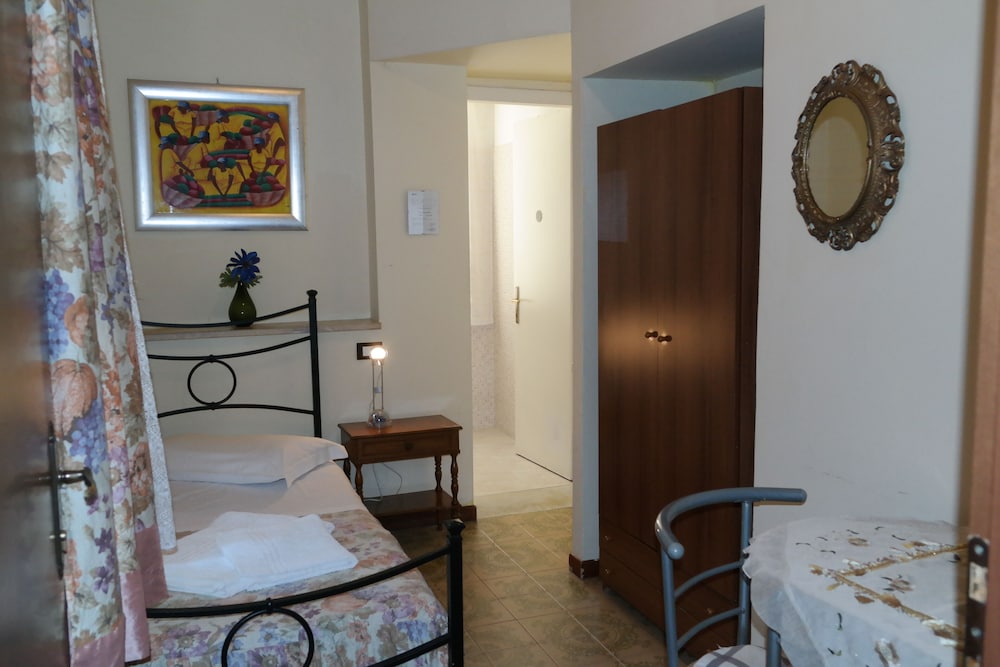 Classic Single Room