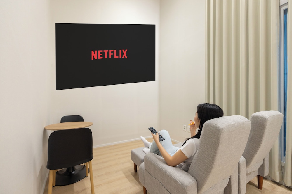 Party Deluxe Movie Room
