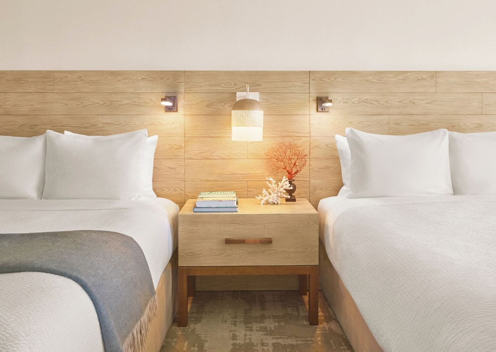 Room, 2 Queen Beds, Bathtub Grab Bars