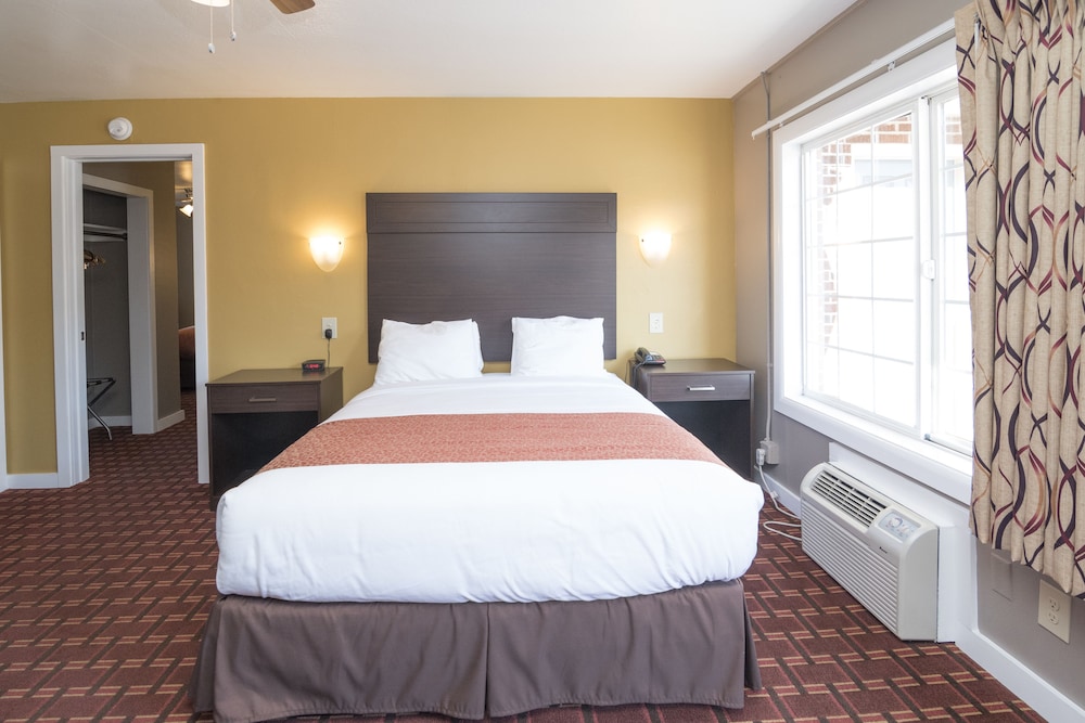Deluxe Suite, 2 Queen Beds, Non Smoking