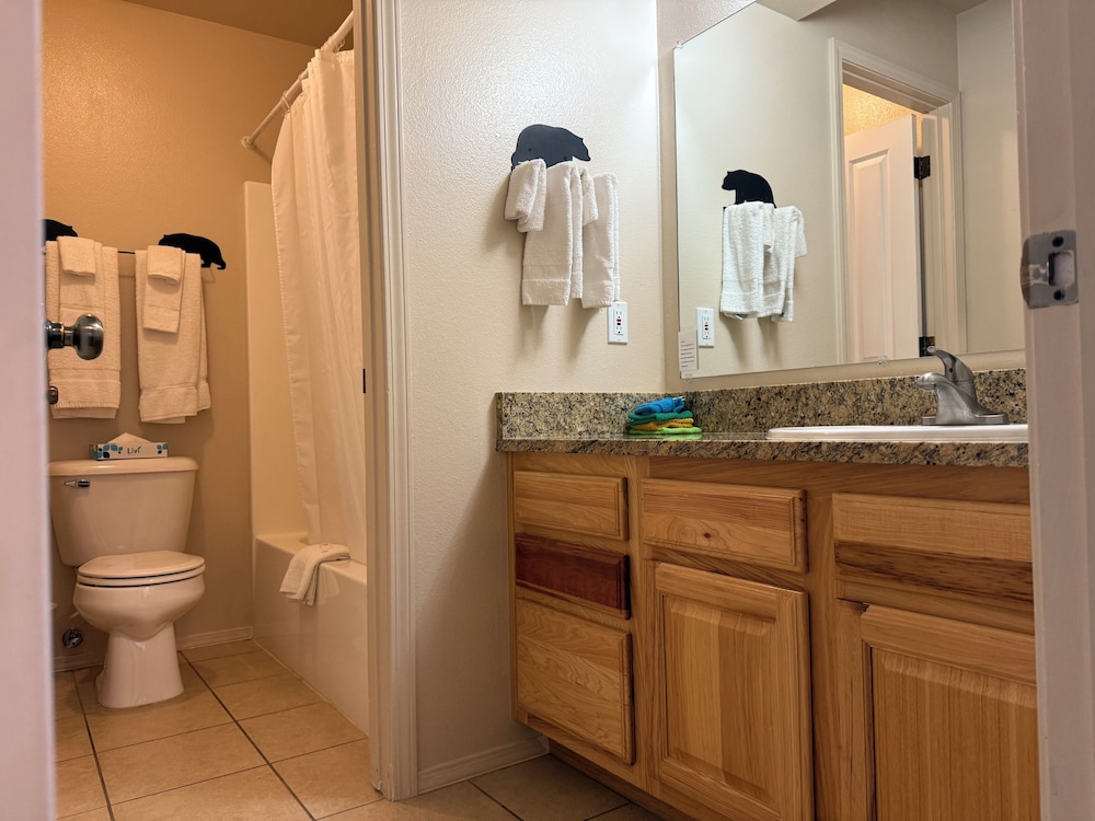 Suite, 2 Bedrooms (Pet Friendly) photo 3