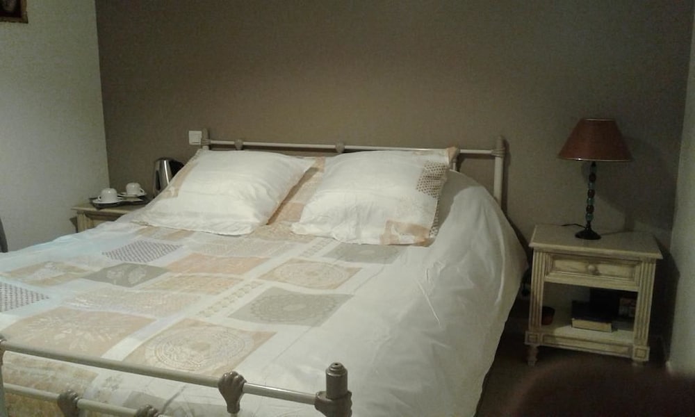 Double Room, Non Smoking (Chambre 2) photo 1