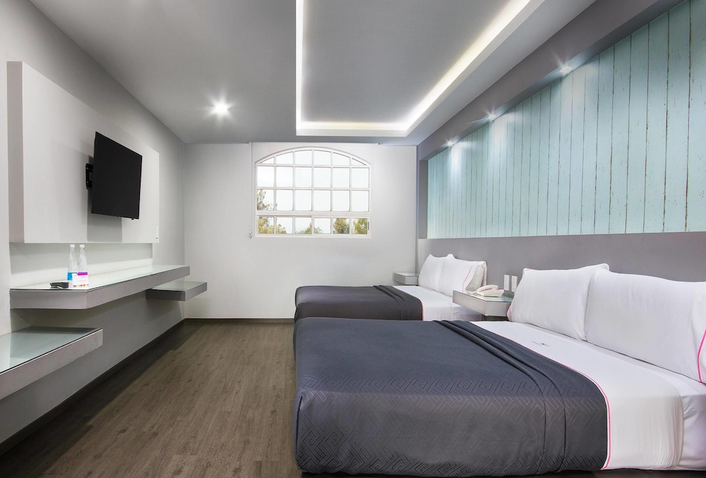 Suite, 2 Queen Beds, Non Smoking photo 2