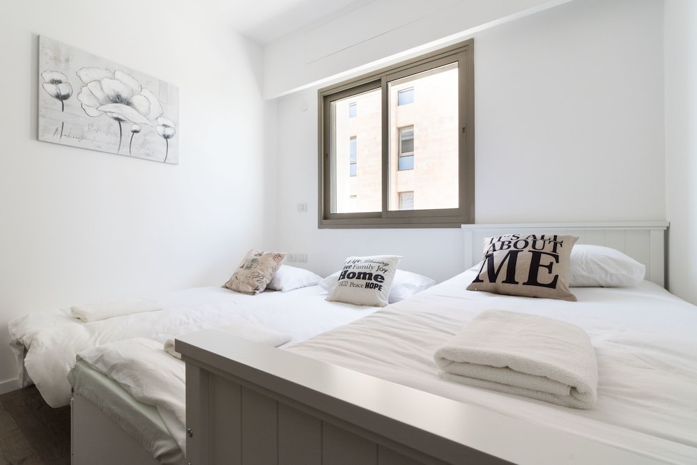 Two-Bedroom Apartment with Balcony photo 2