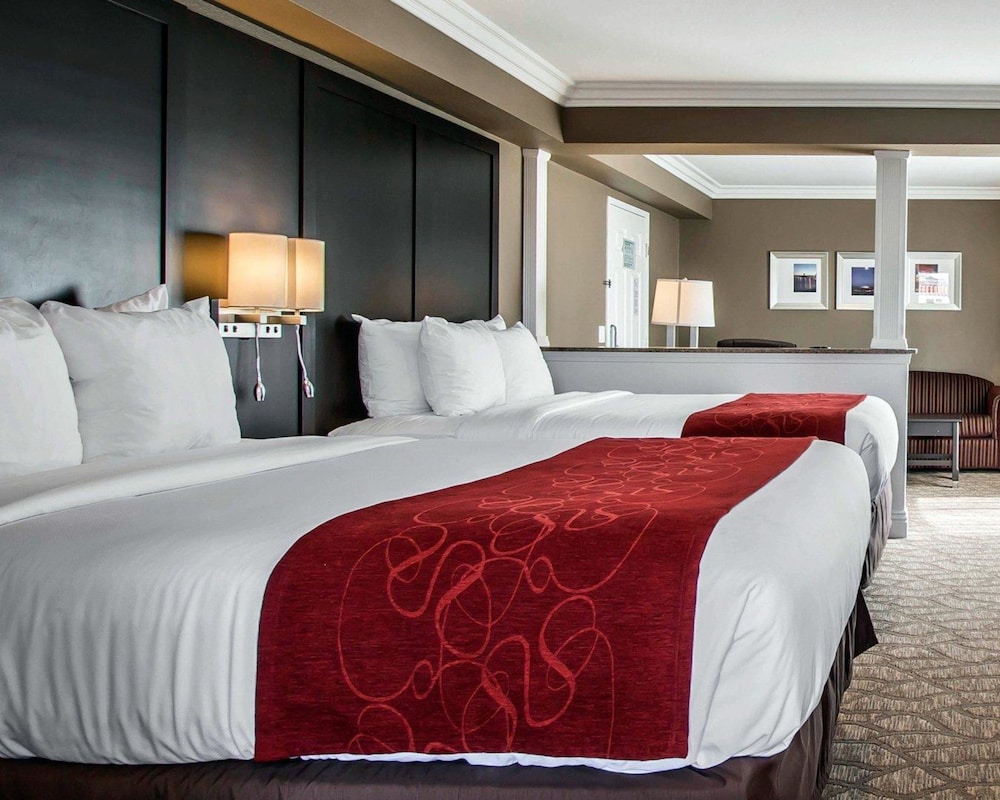 Suite, 2 Queen Beds with Sofabed, Non Smoking - Photo 9