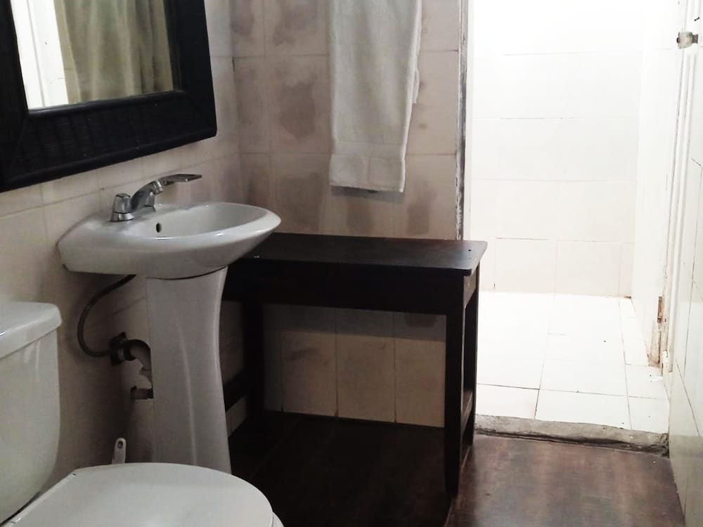 Family Room, Ensuite photo 3