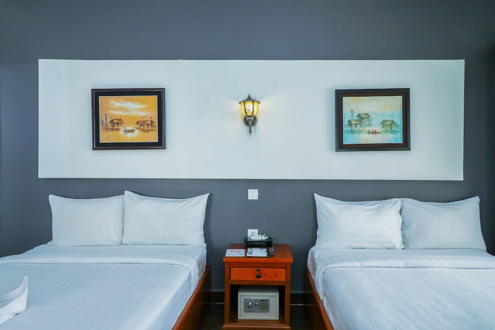 Deluxe Twin Room, Pool Access, Poolside photo 3