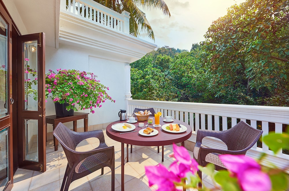 Terrace Suite, 1 King Bed, Corner photo 3