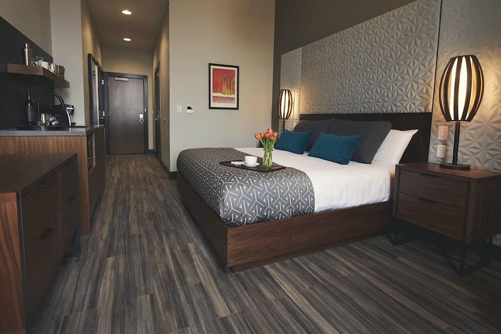 Room, 1 King Bed, Mobility Accessible