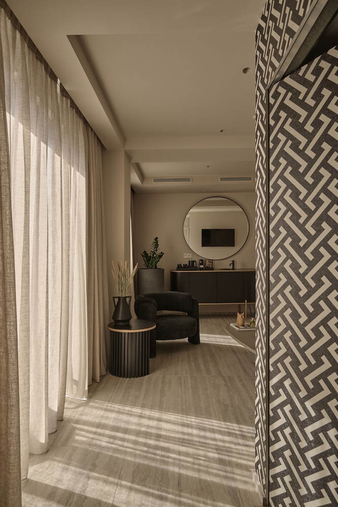 Acropolis One Bedroom King Suite photo 3