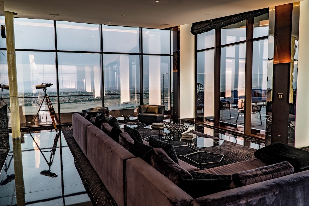 One 80 Suite - Photo 7