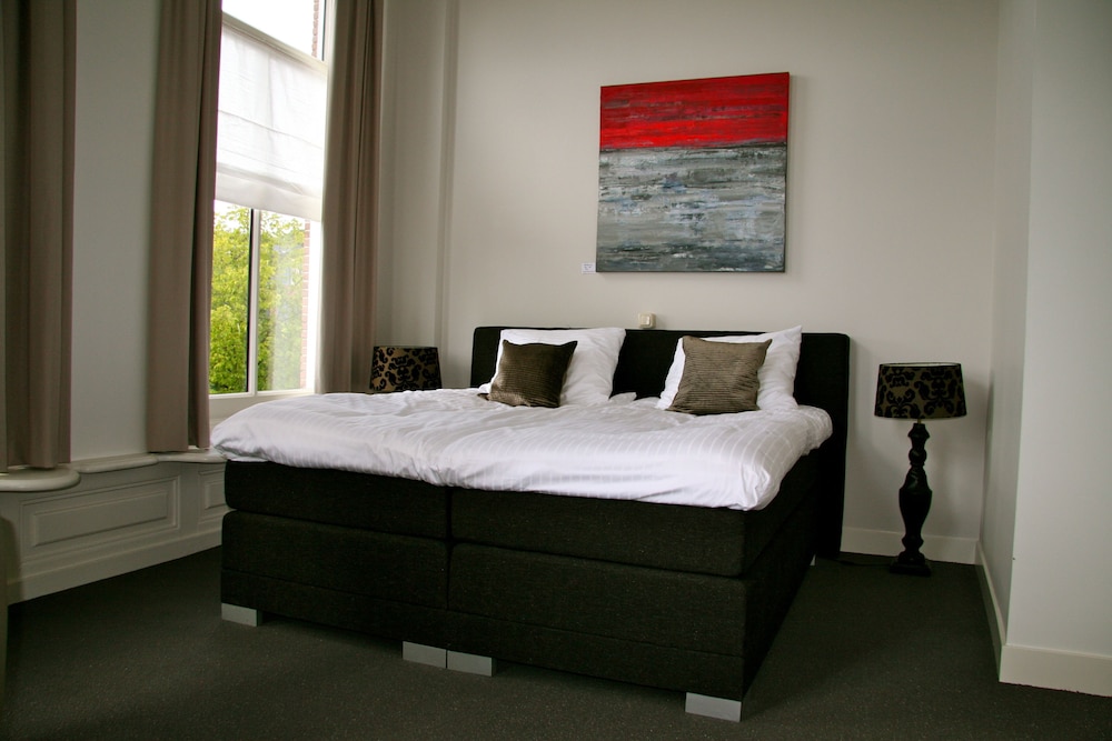 Junior Double Room, 1 King Bed, Balcony, Canal View photo 3