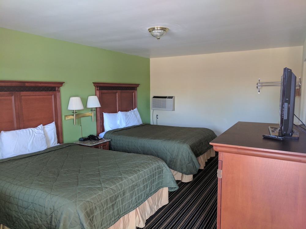 Standard Room, 2 Queen Beds, Non Smoking photo 1
