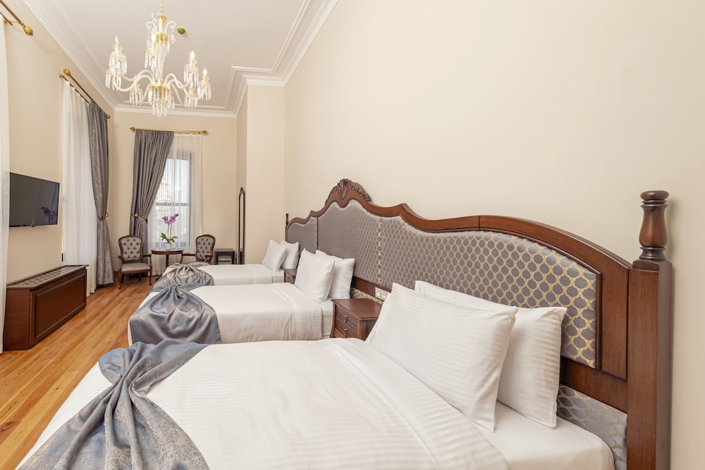 Standard Triple Room, City View photo 1