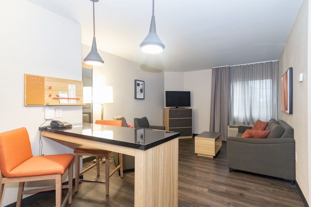 Suite, 1 Bedroom - Photo 3