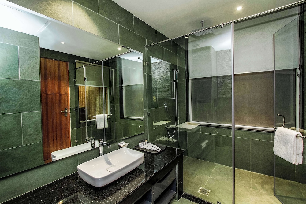 Suite, 2 Bedrooms - Photo 5