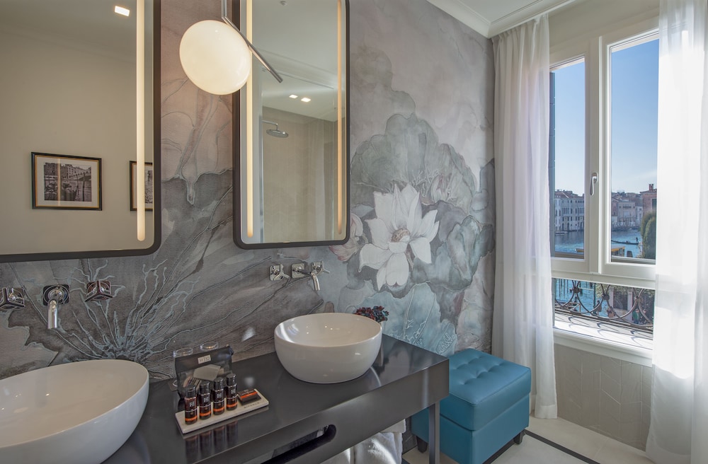 Junior Suite Gran Canal thumbnail 6