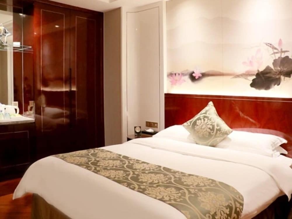 Deluxe Suite - Photo 1