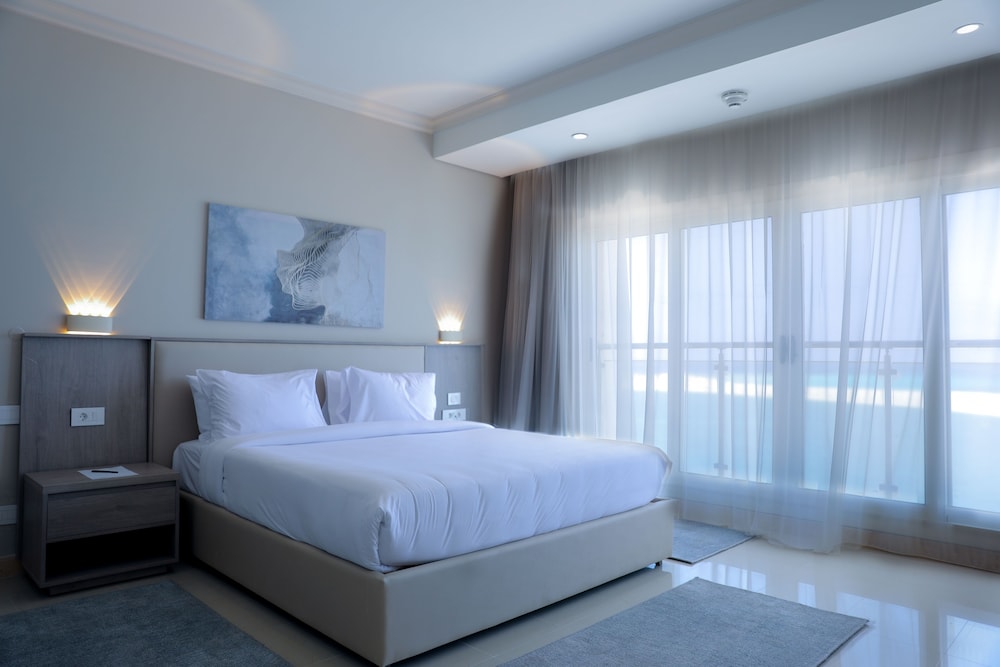 Family Suite (Sea Panoramic) - Photo 1