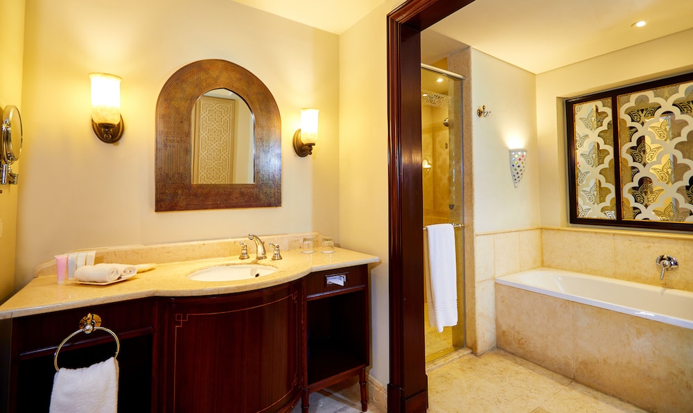 Deluxe Triple Room, Garden View - Photo 9