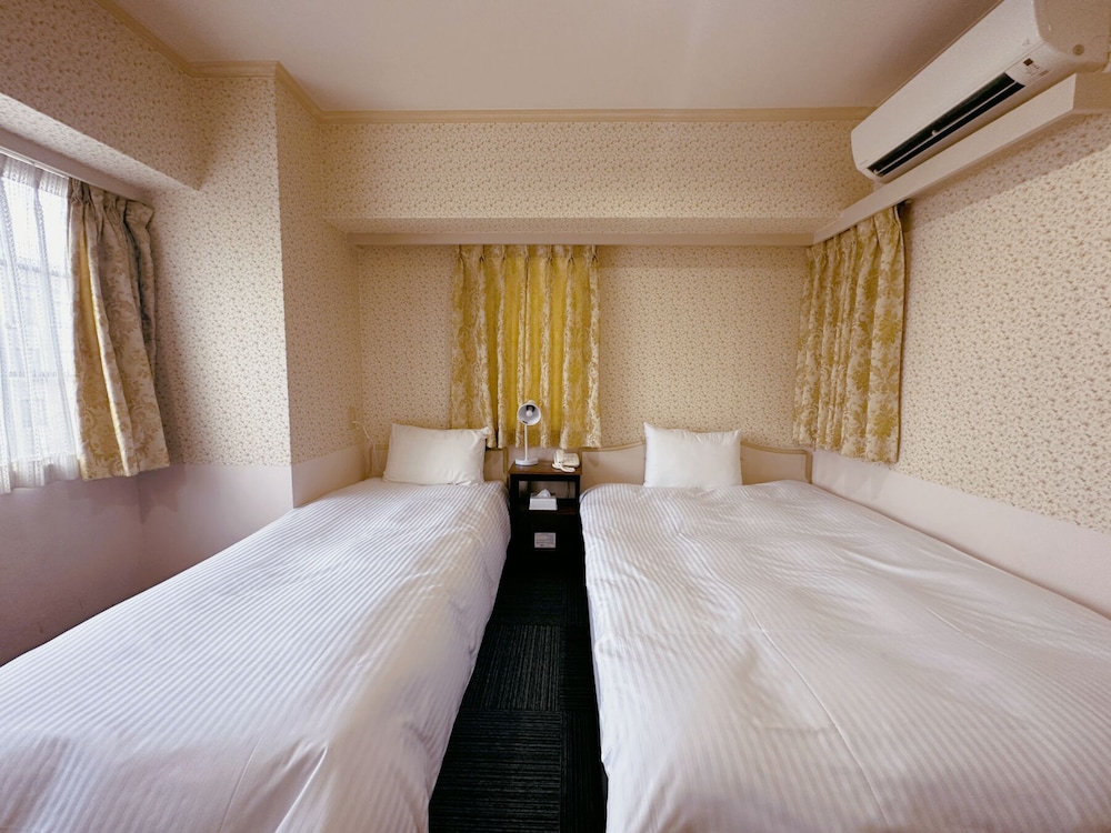 Economy Twin Room, Non Smoking - Photo 5