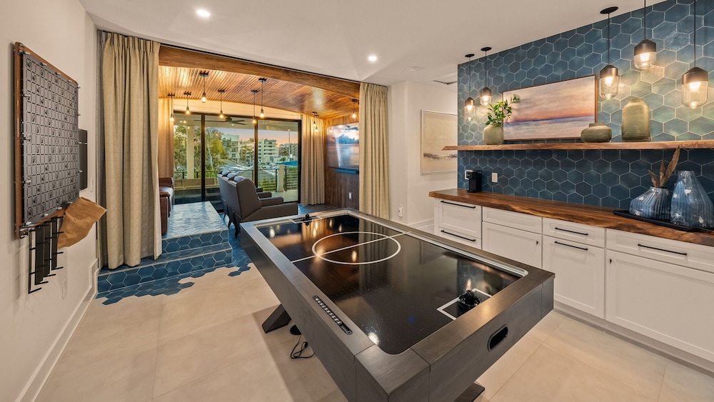 Deep Blue Sea in Sarasota, 사진 54
