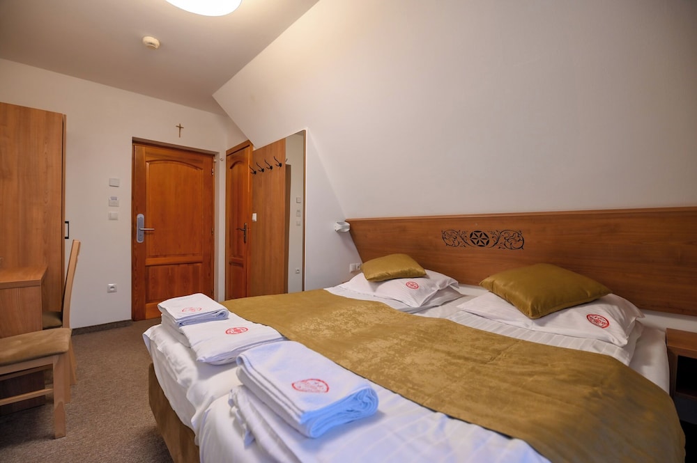 Double or Twin Room photo 3
