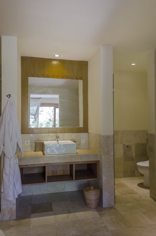 Sapodilla Suite Room with Balcony photo 3