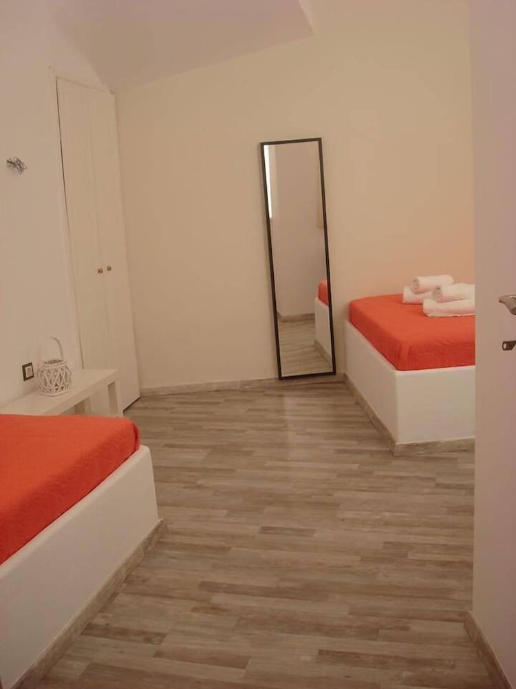 House, 1 Bedroom photo 2