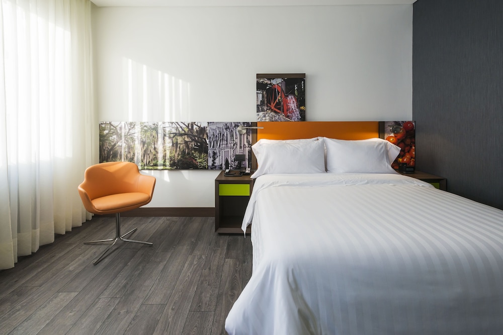Room, Accessible photo 1