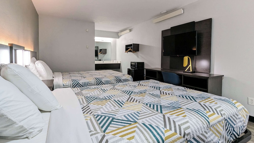 Standard Room, 2 Double Beds, Non Smoking - Photo 7