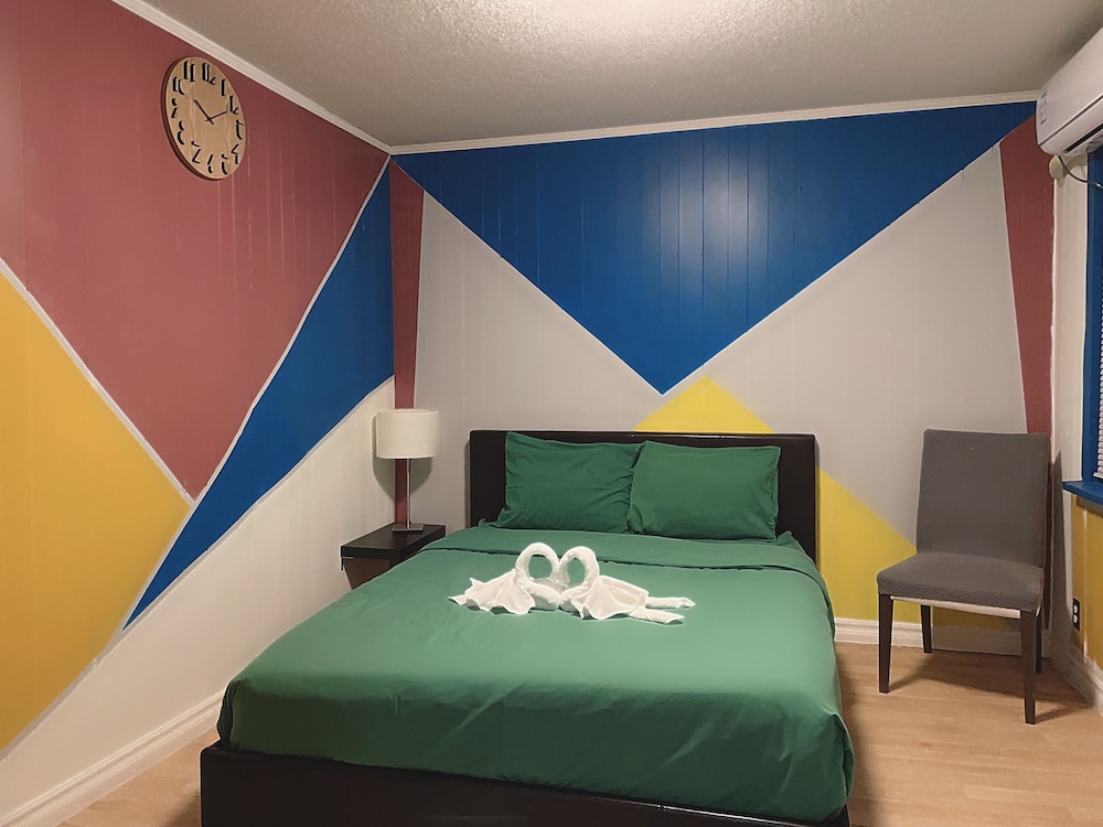Standard Room, 1 Queen Bed photo 2