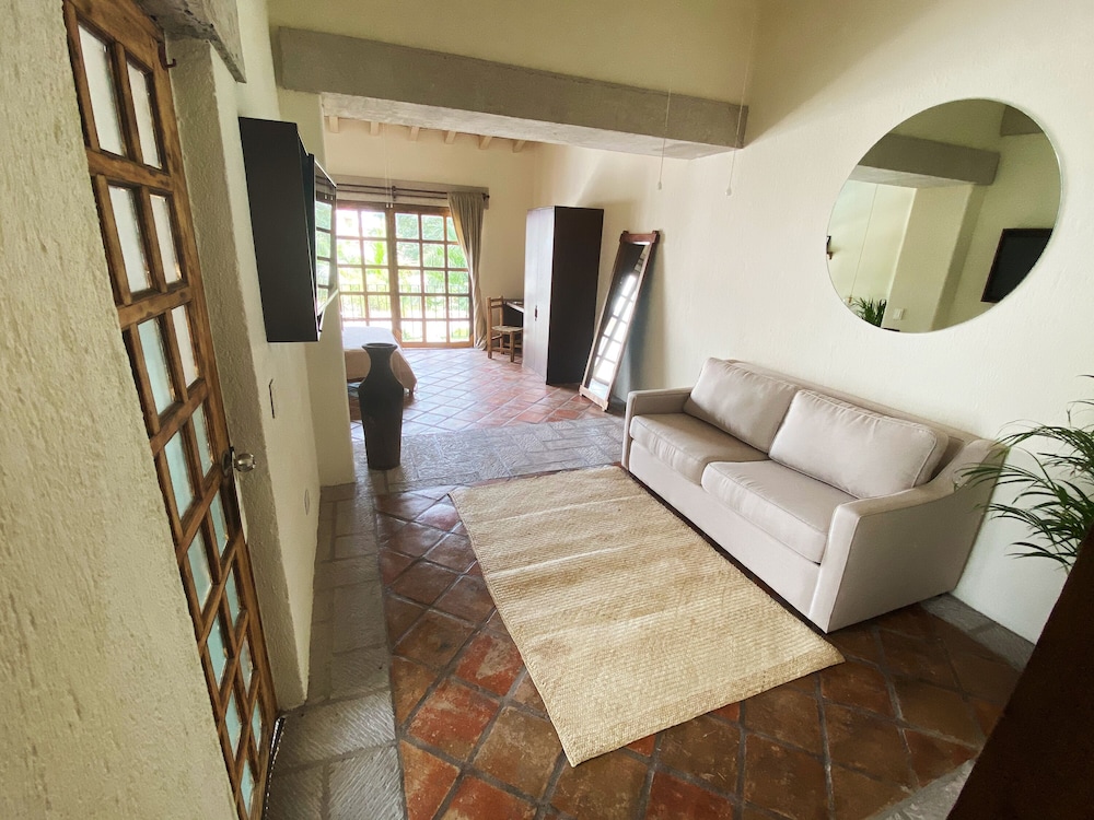 Deluxe Room - Photo 13
